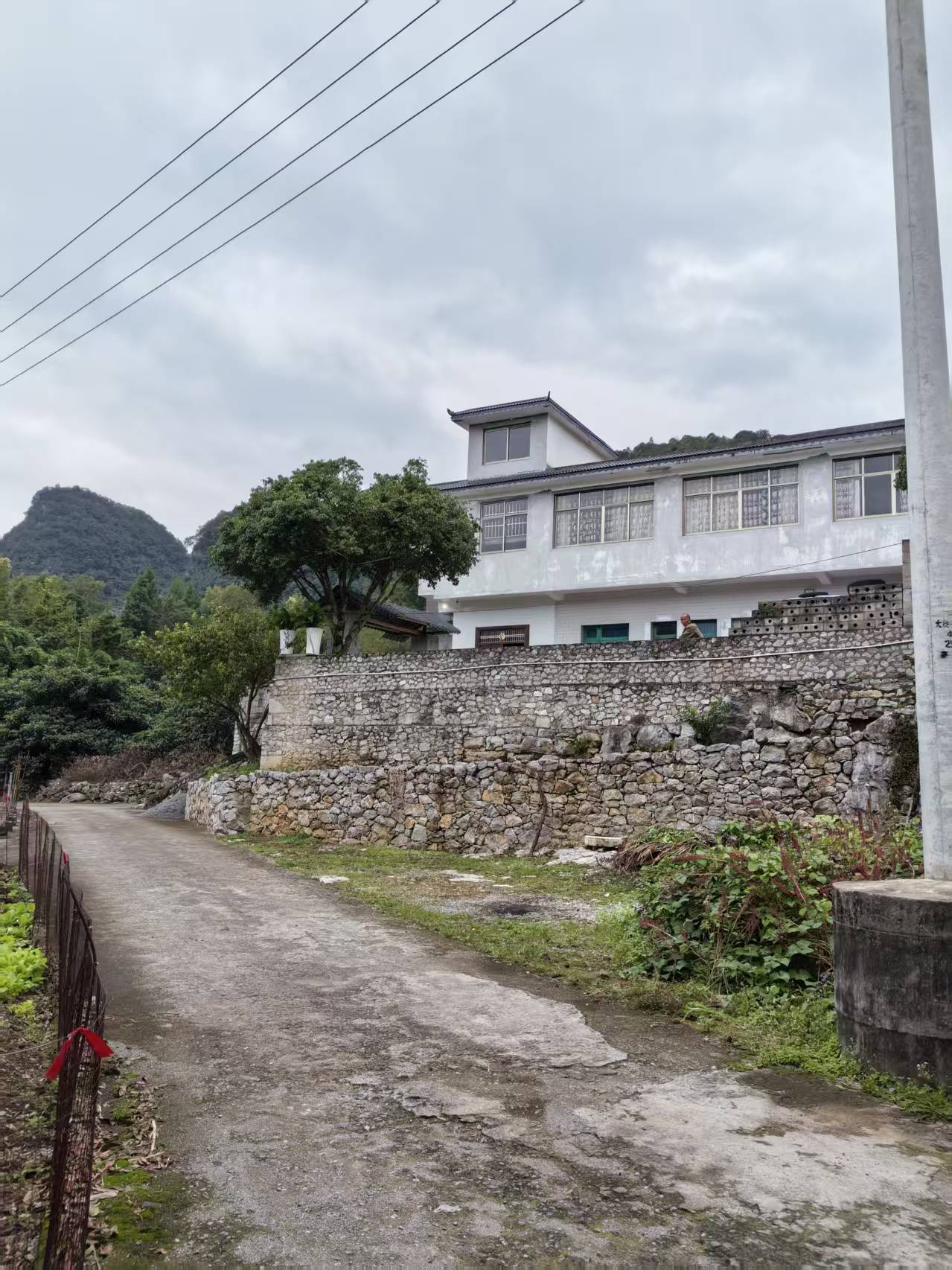 万峰林自有房屋出售(二层带200平院子)