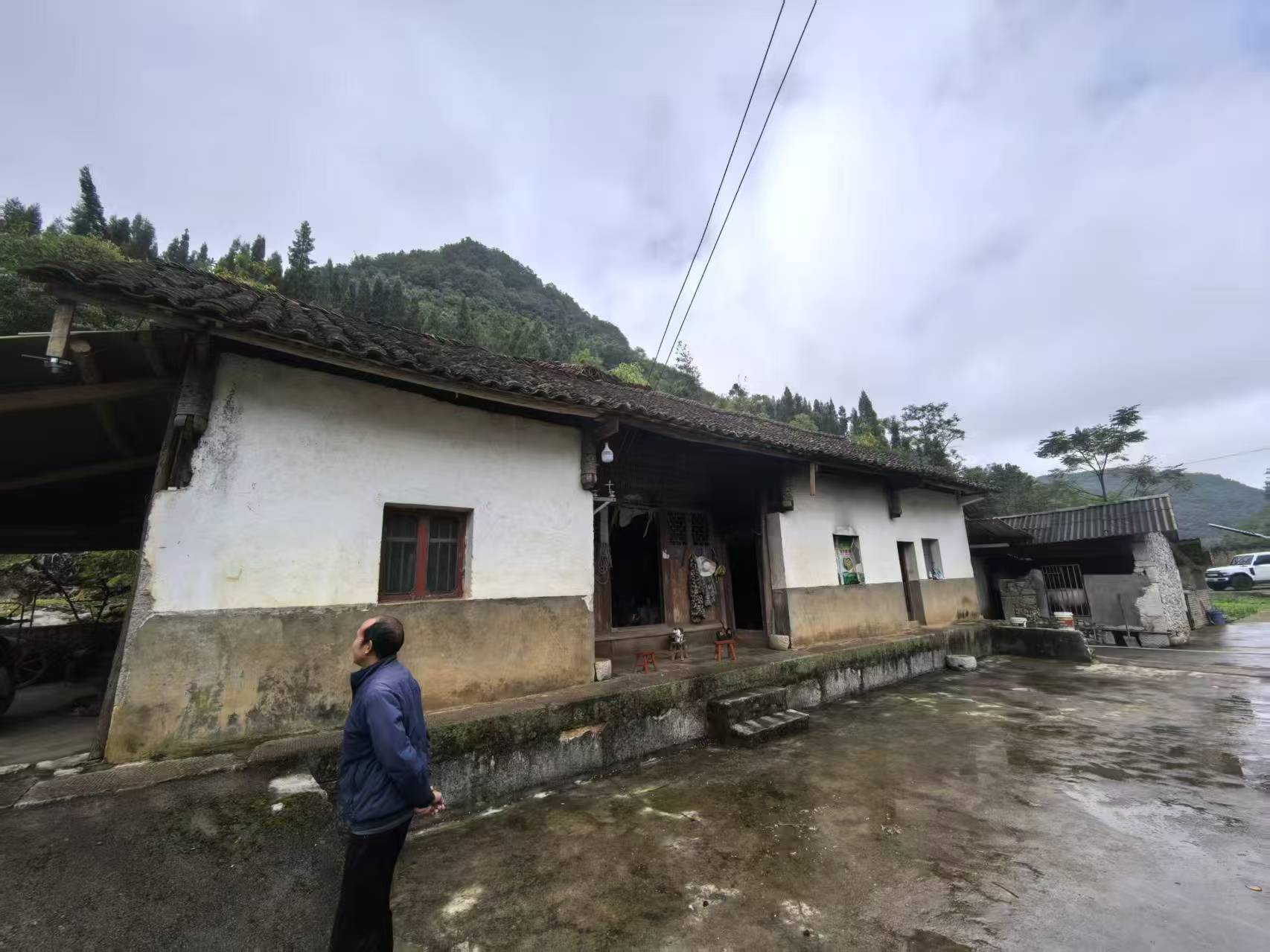 丰都民房出租----（带300平院子800平菜地）