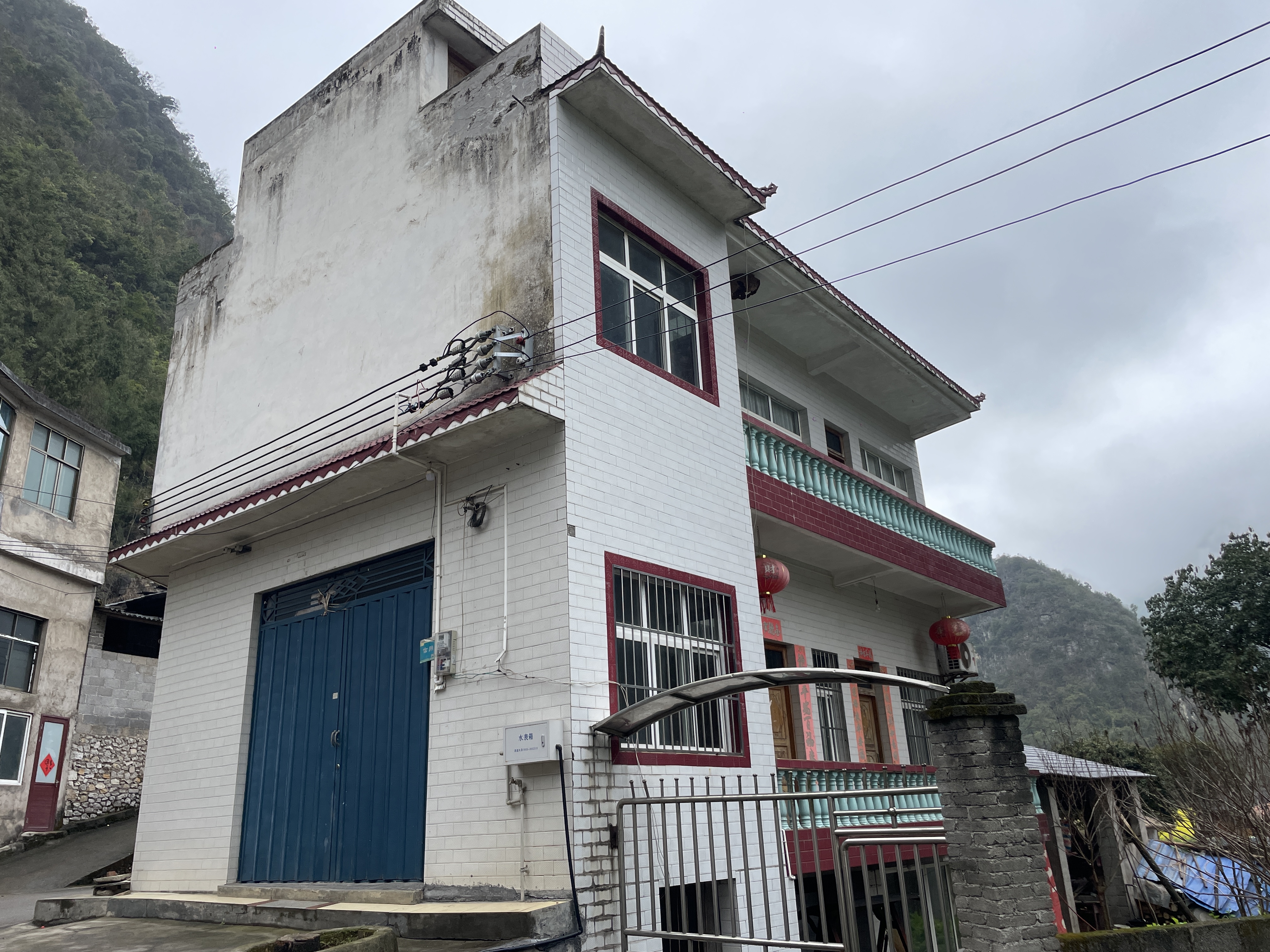 万峰林自有房屋出租----（带110平庭院）