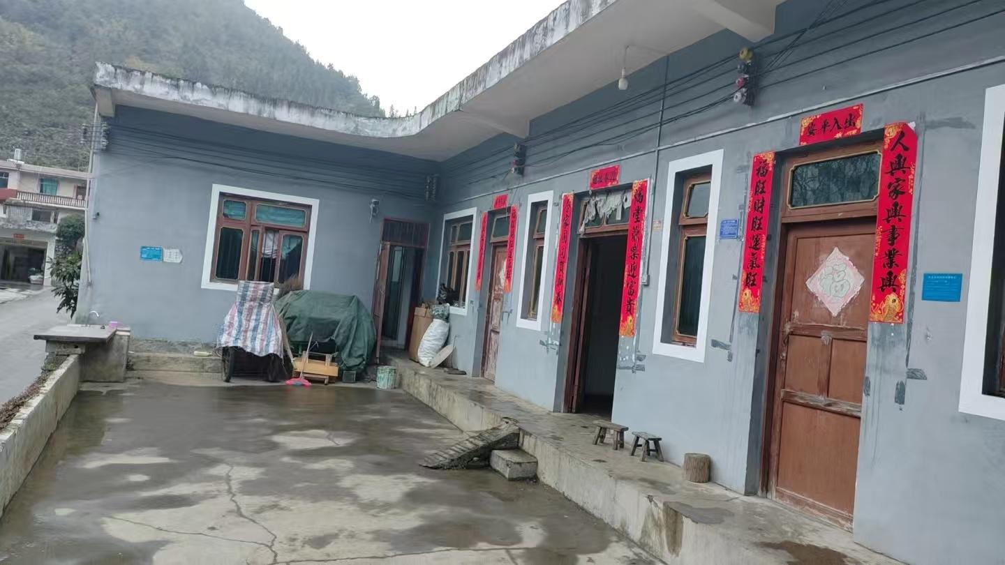 万峰林自有房屋出租----（带60平庭院）