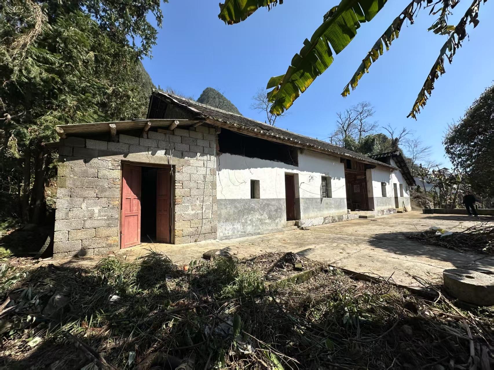 万峰林青砖瓦房出租----（带130庭院）