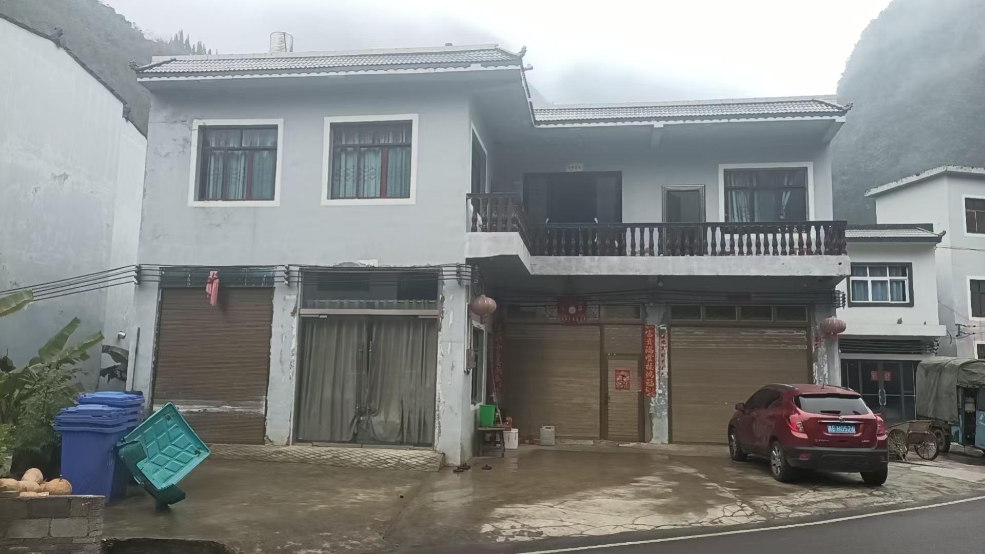 万峰林自有房屋出租----（带110平庭院）