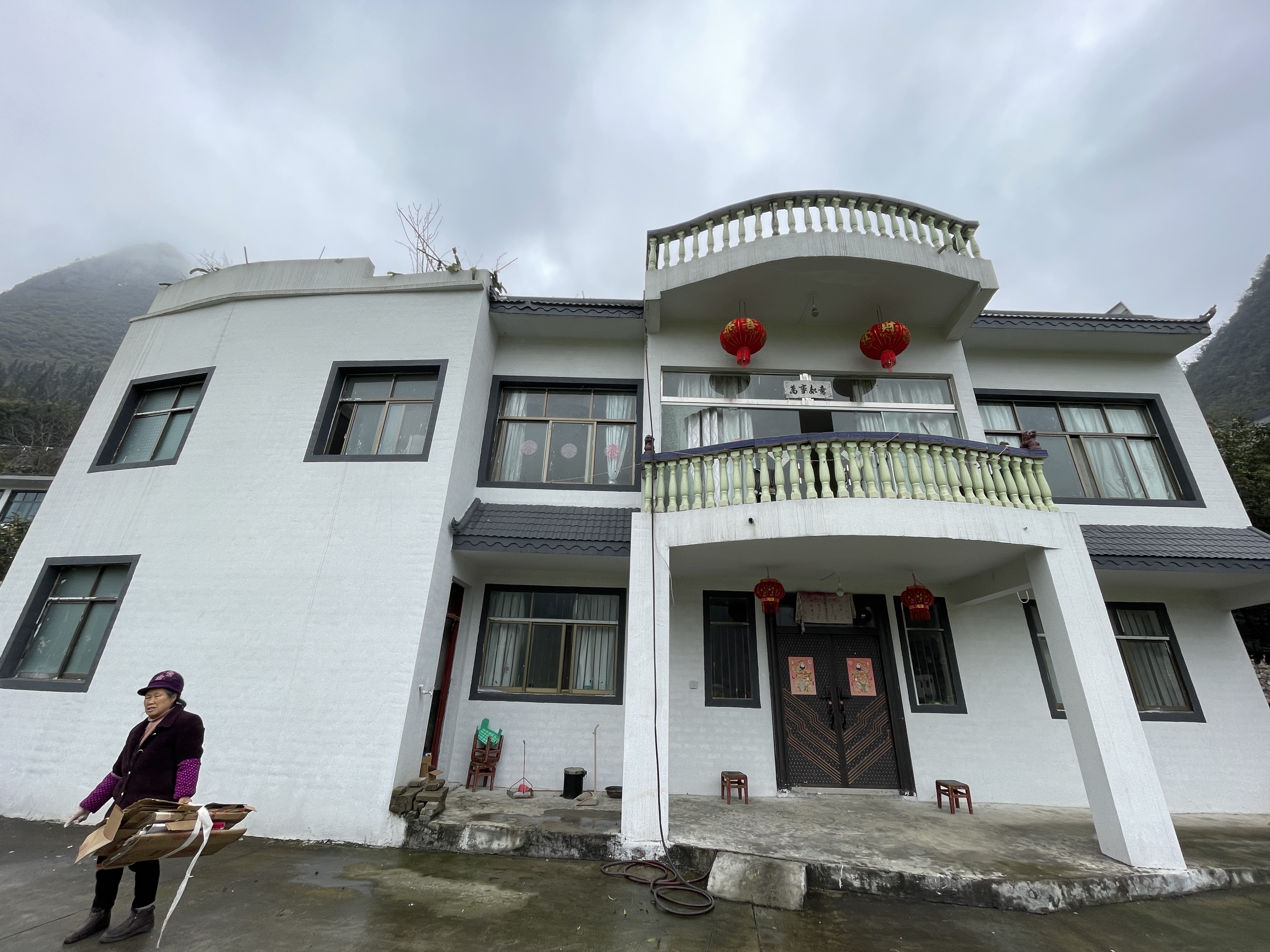 万峰林屋舍出租（带120平庭院）