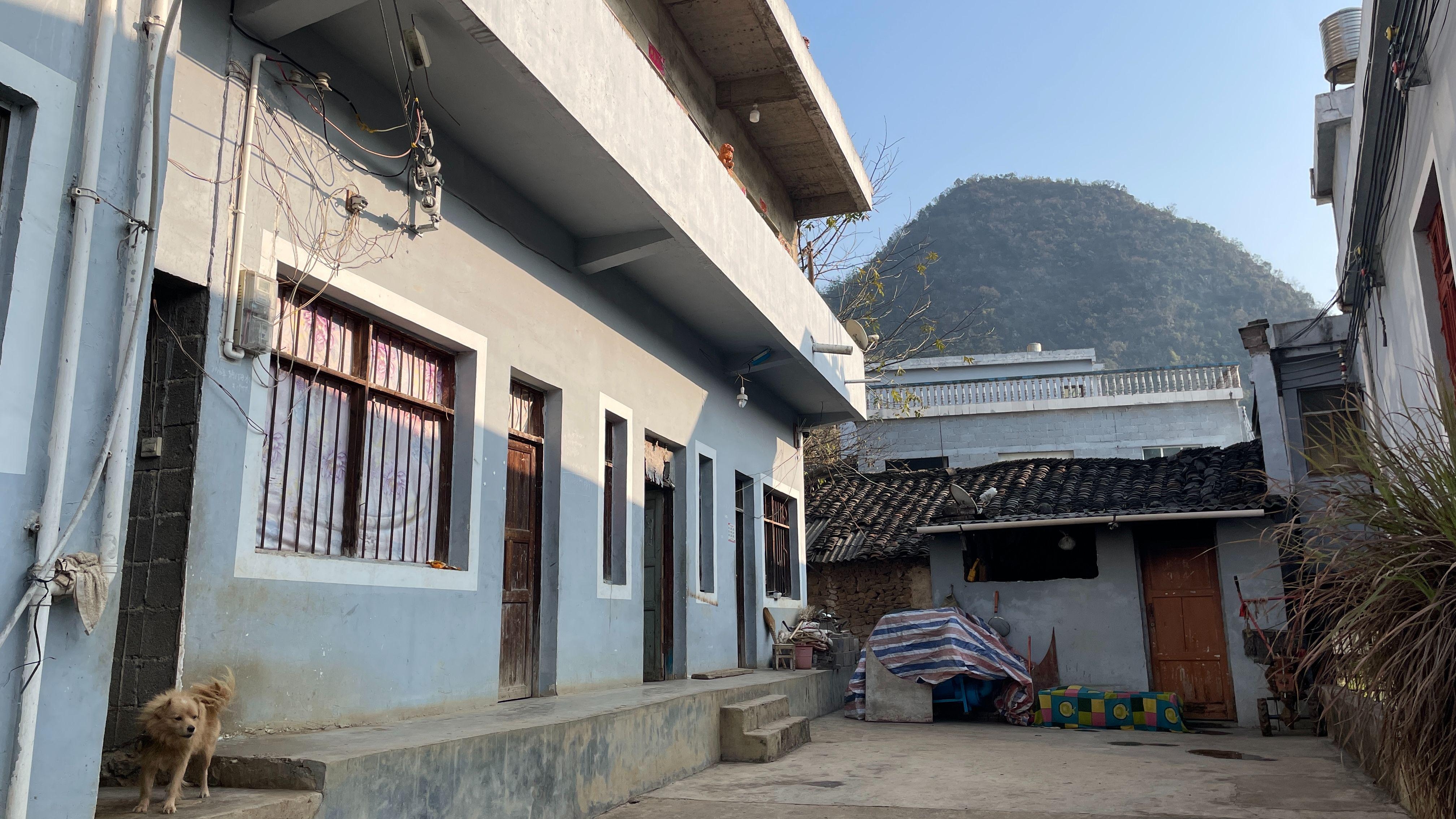 万峰林自有房屋出租----（带240平庭院）