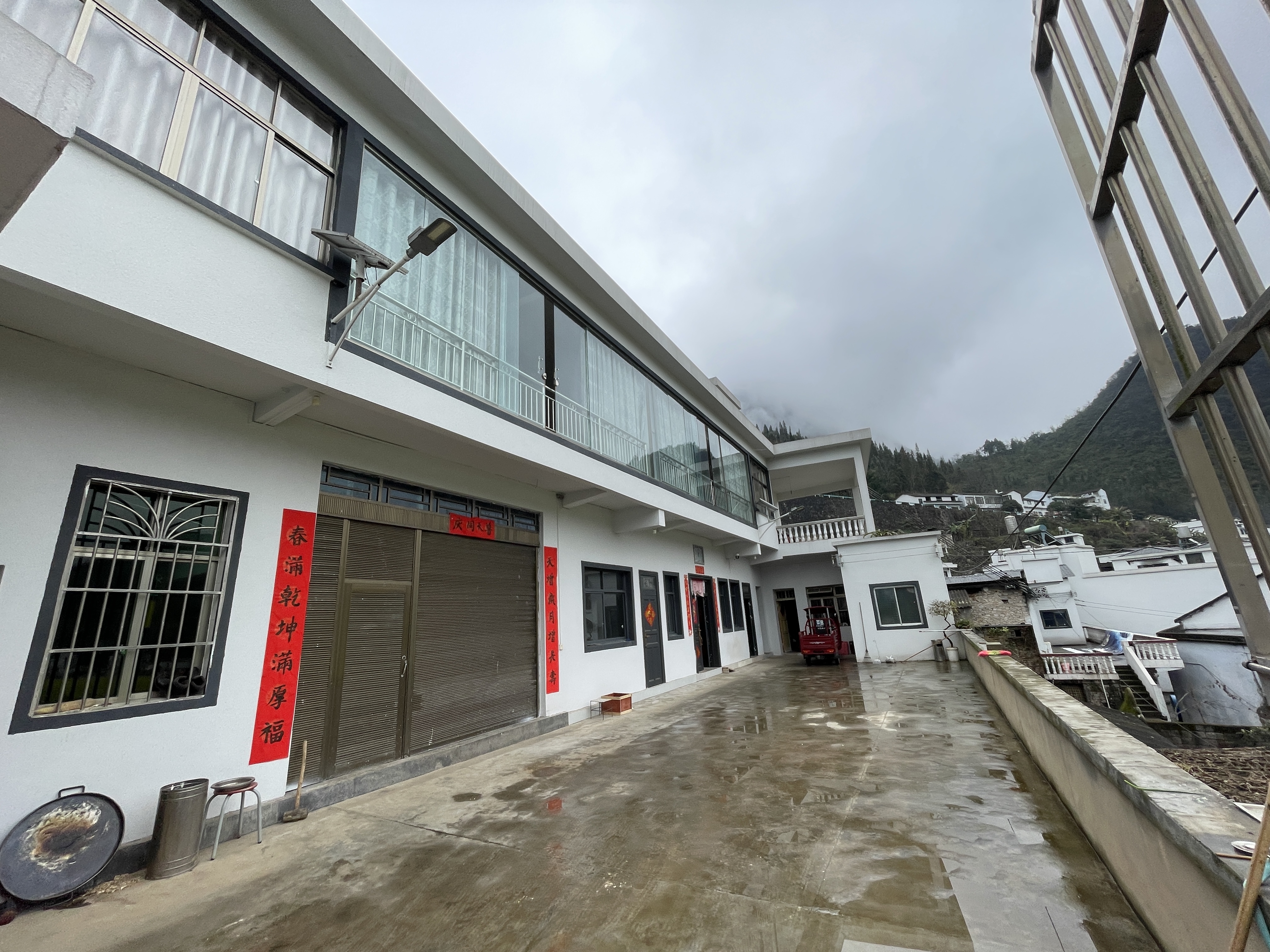 万峰林屋舍出租----（带110平庭院）