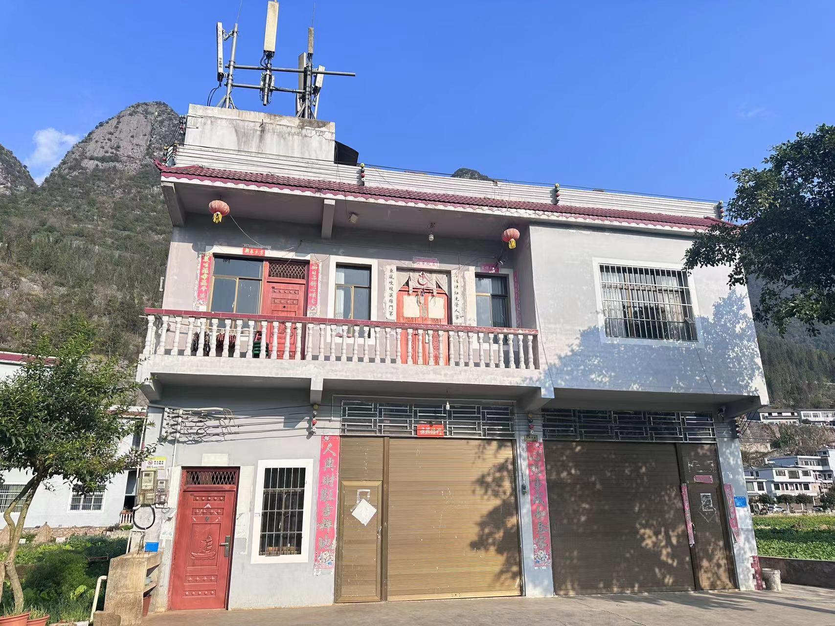 万峰林屋舍出租----（带200平庭院）