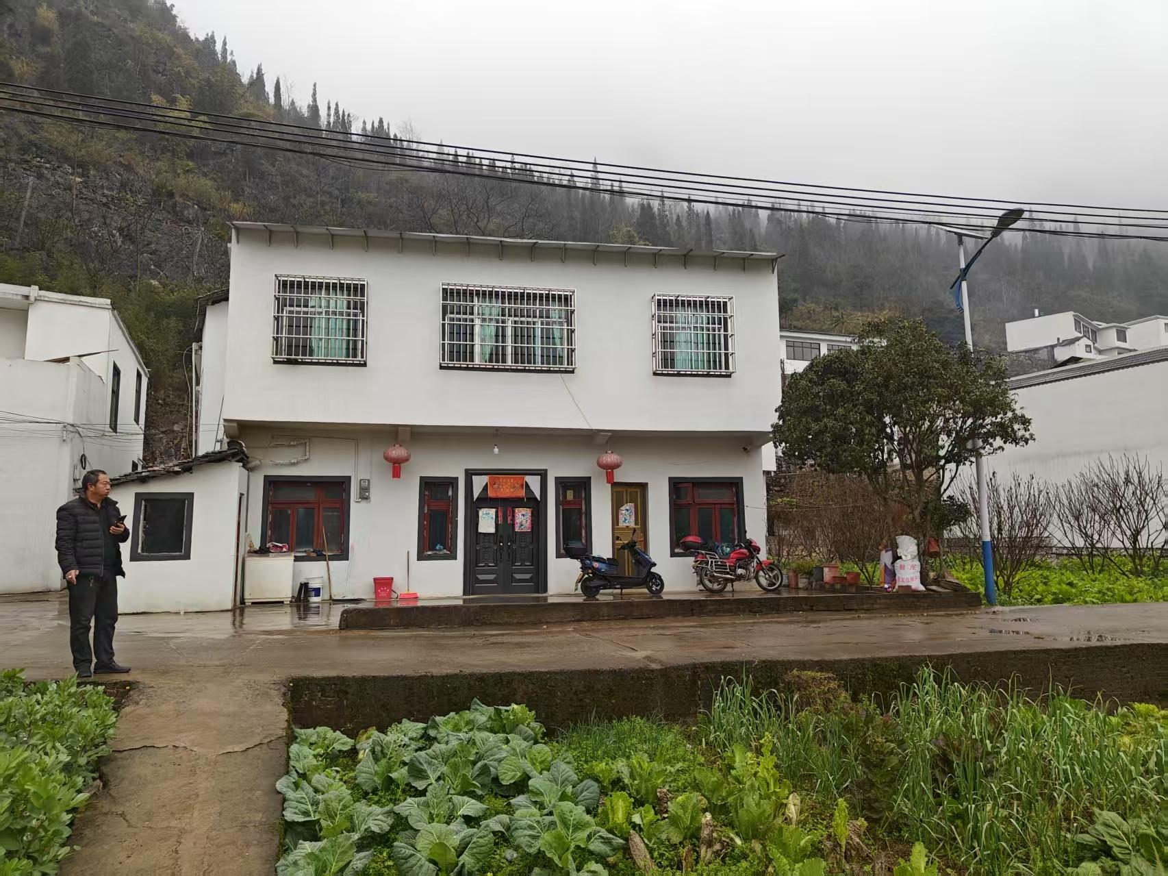 万峰林自有房屋出租----（带72平庭院）