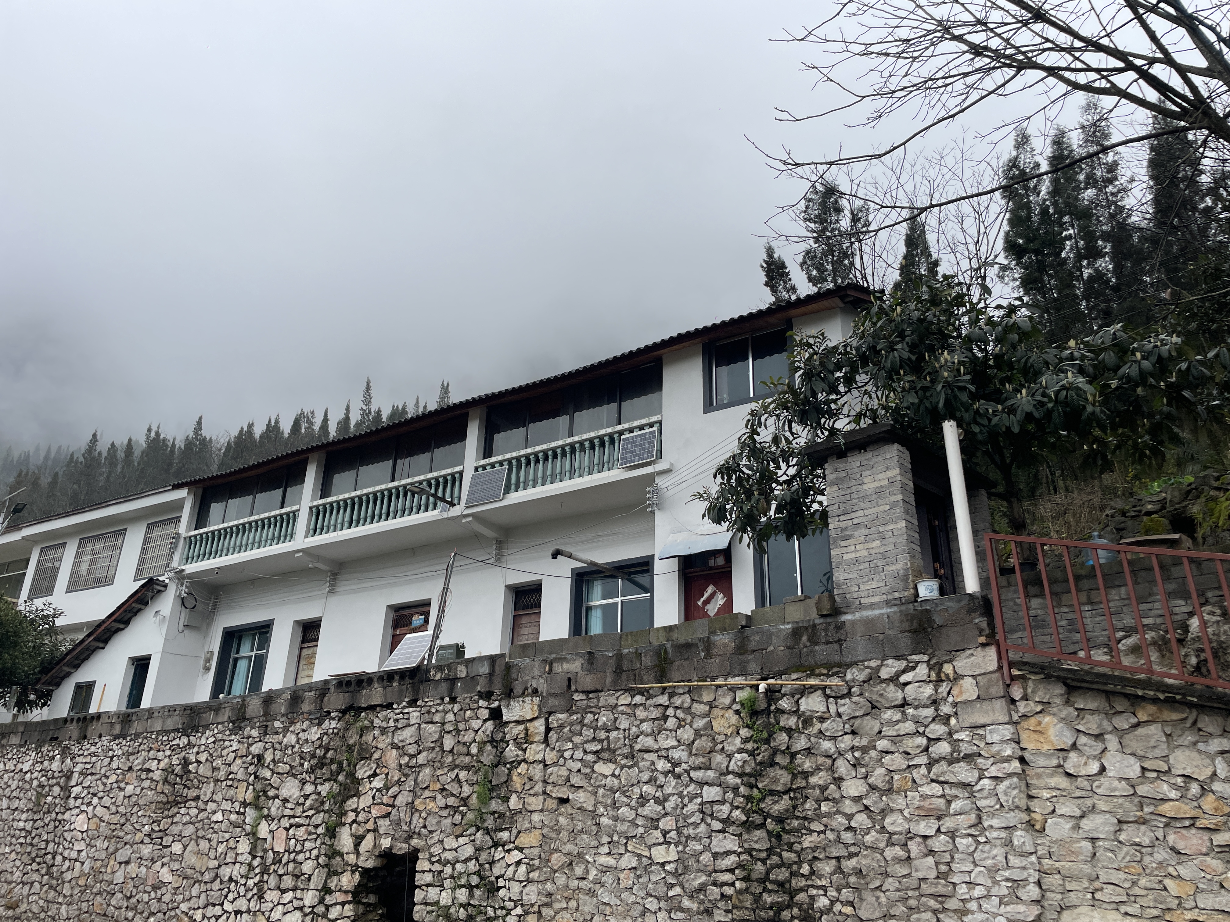 万峰林屋舍出租----（带30平庭院）