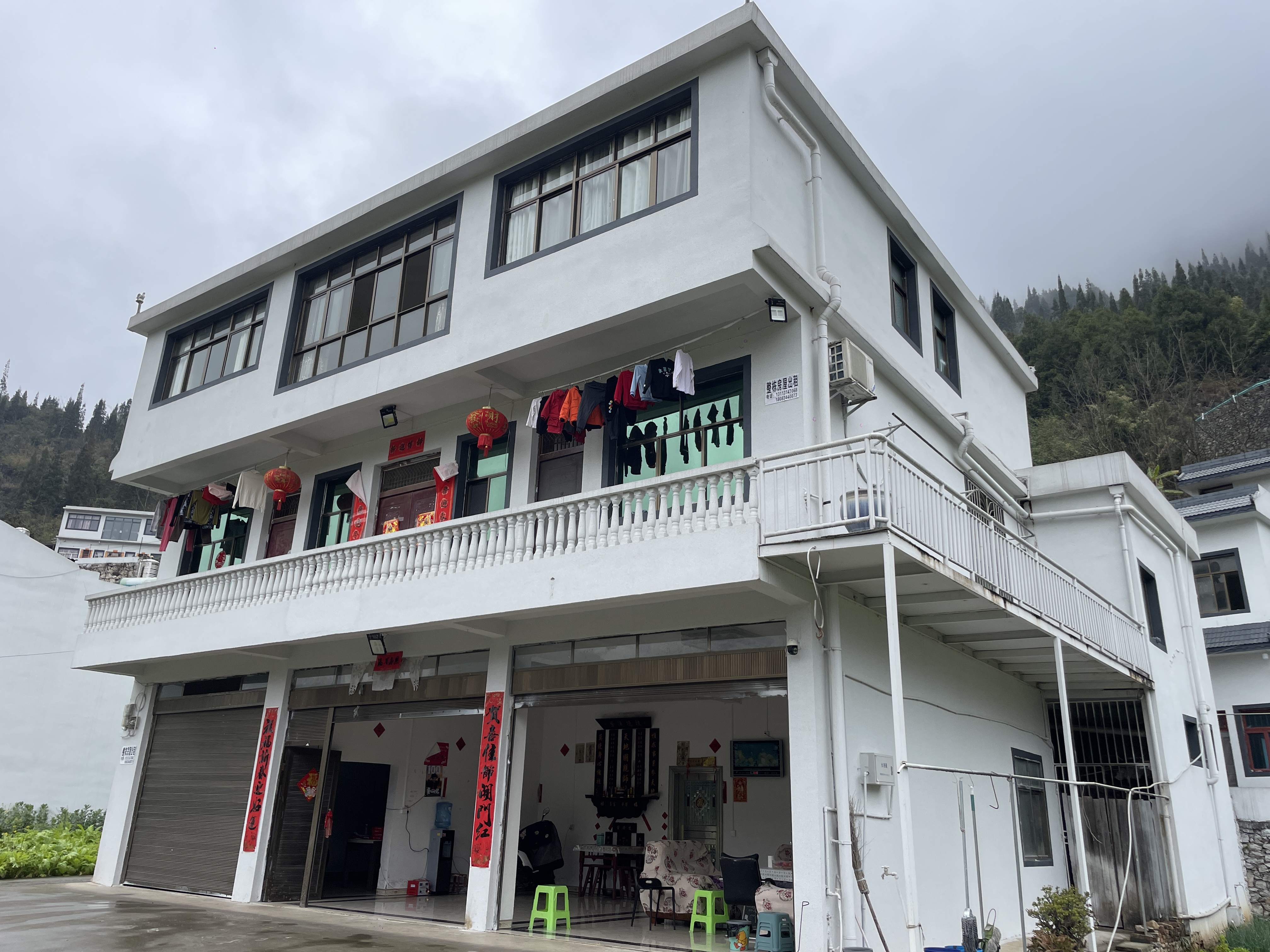 万峰林屋舍出租----（带40平庭院）