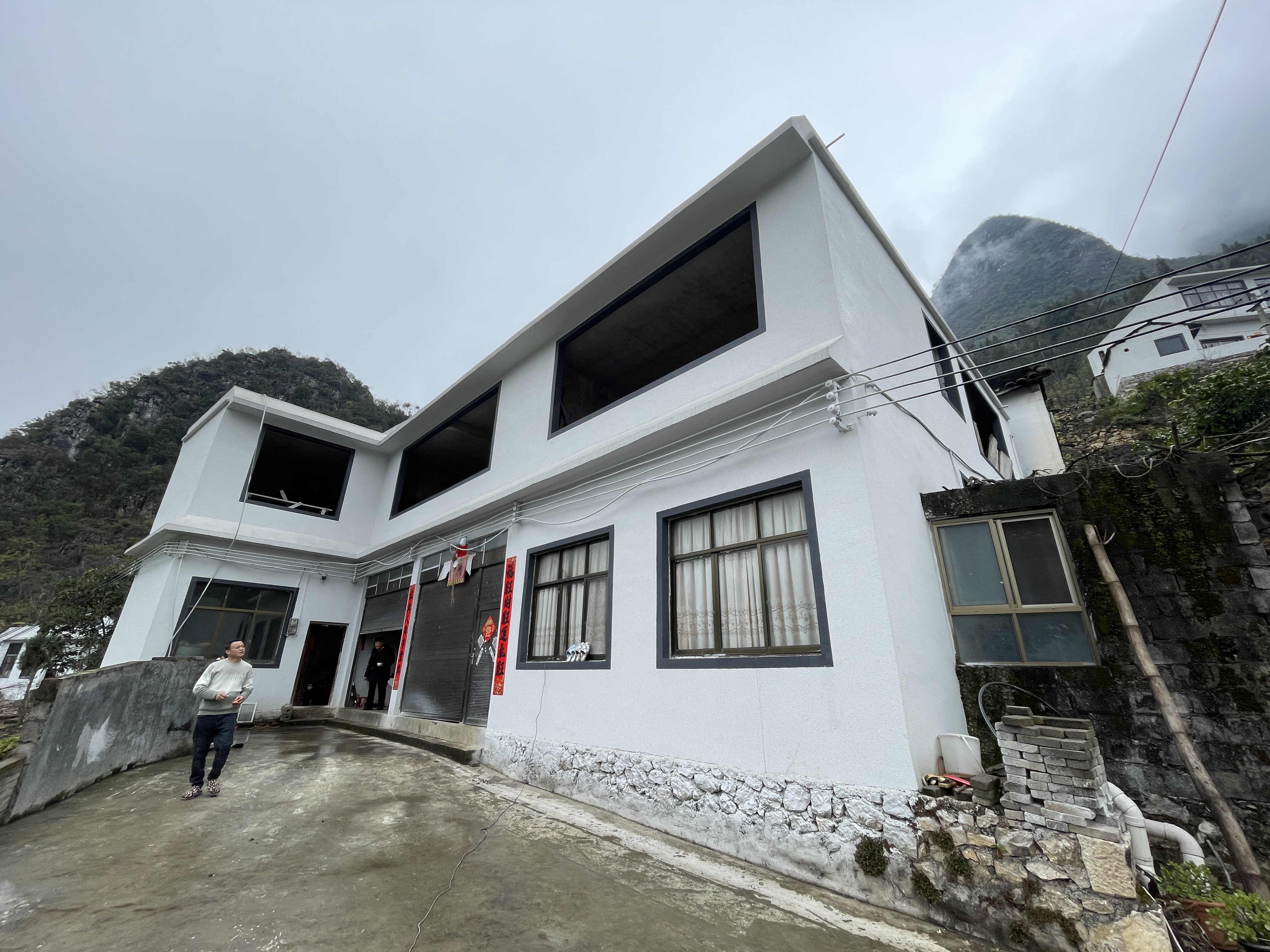 万峰林屋舍出租----（带70平庭院）