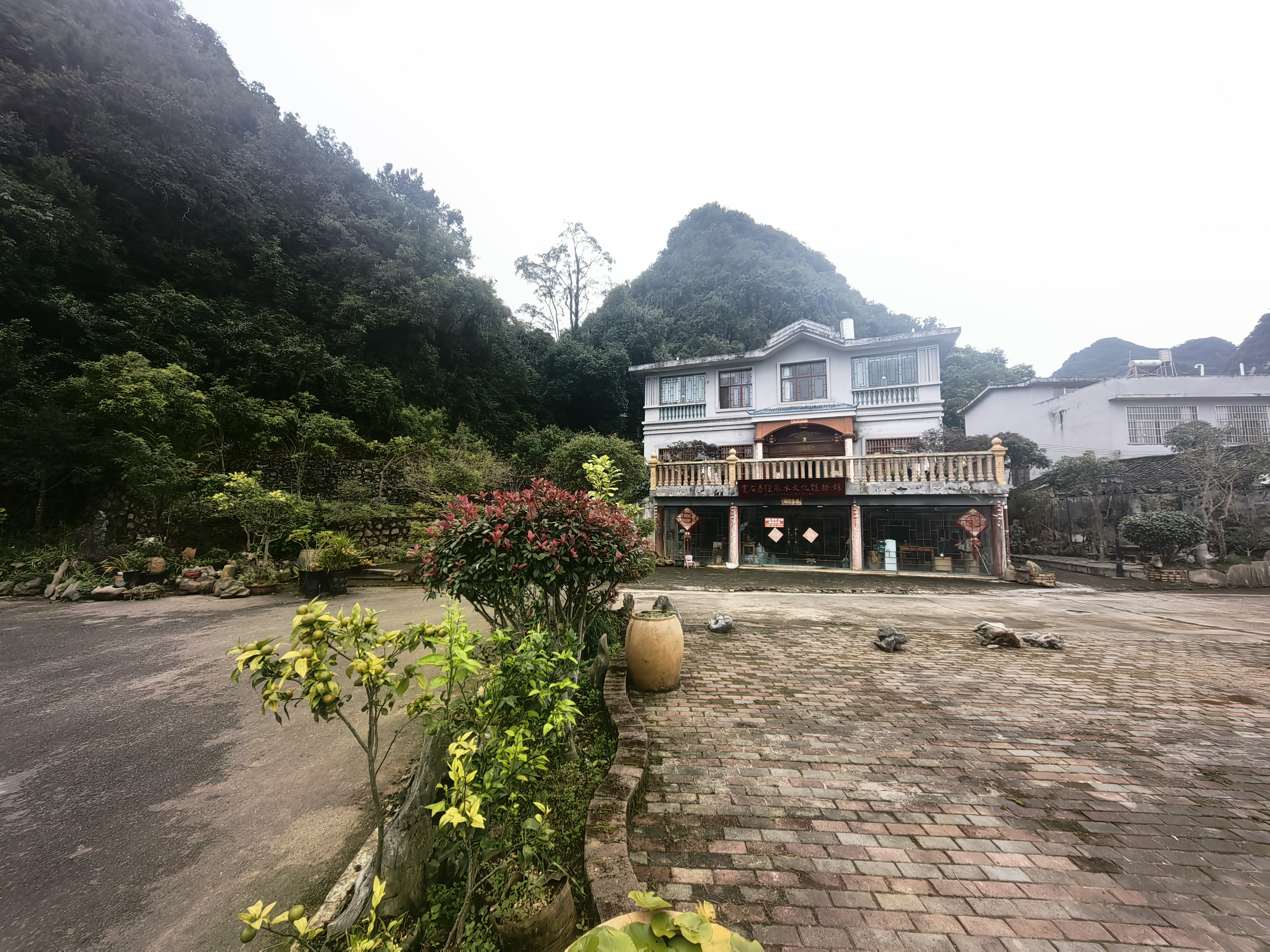 万峰林自有房屋出租----（鱼龙村）